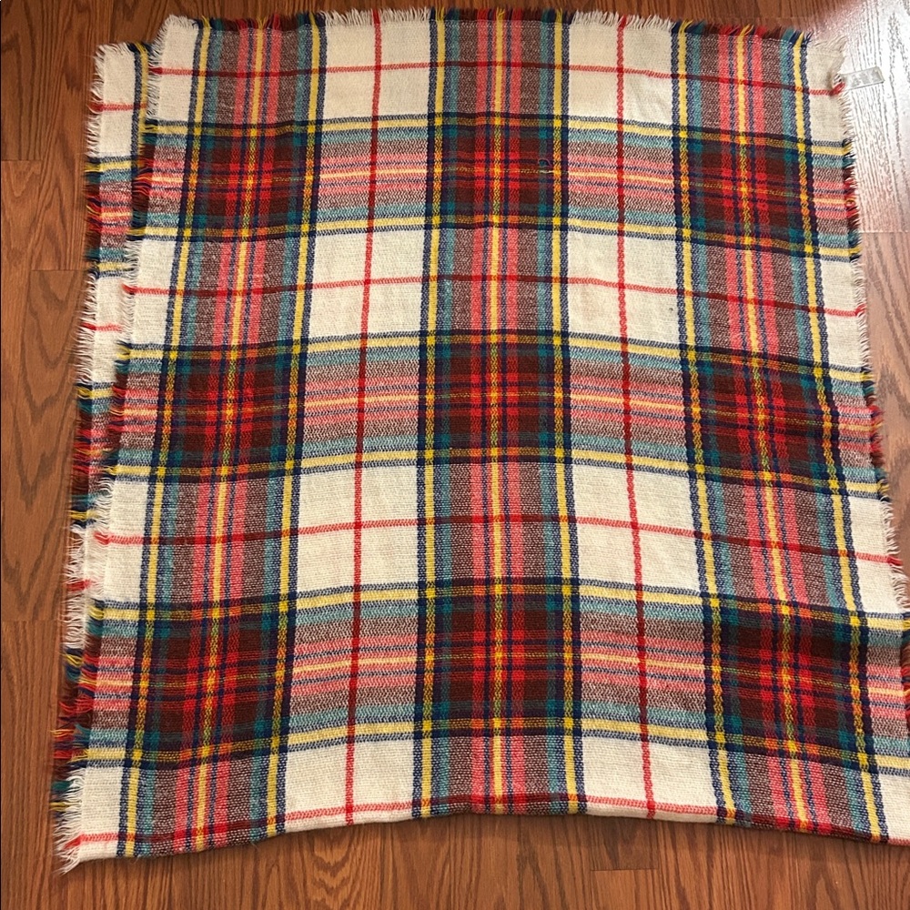 Old Navy Plaid Scarf - Picture 4 of 6